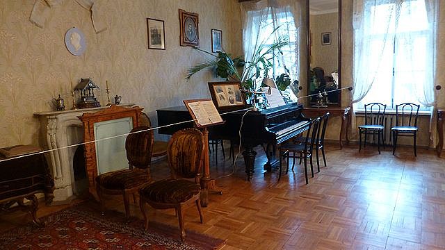 Rimsky-Korsakov's piano (1).JPG